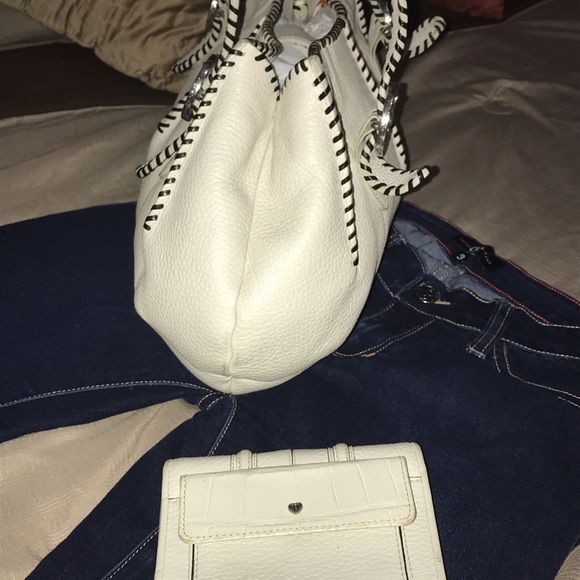 Brighton Handbag - Picture 3 of 15